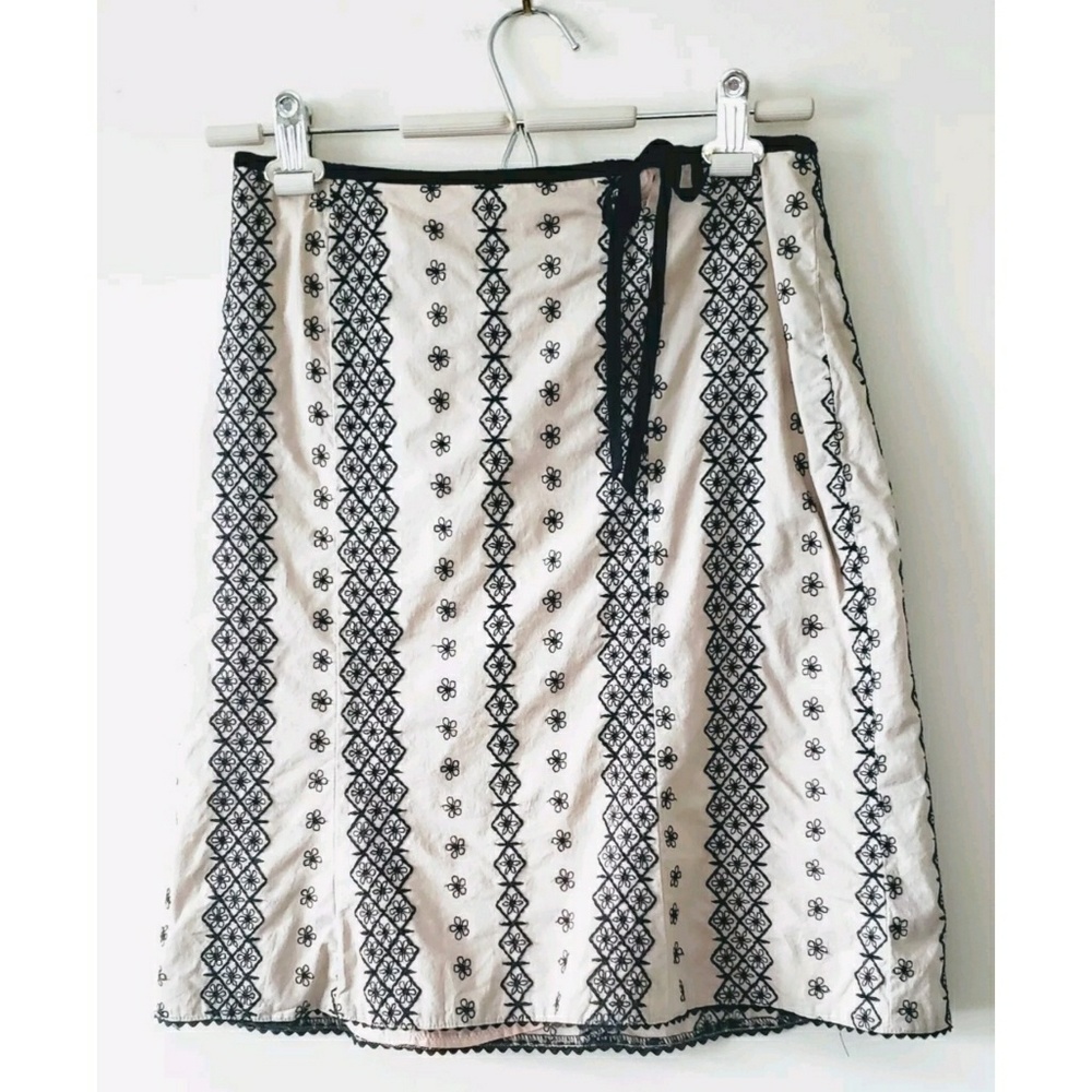 SOLD-Nanette Lepore Women's Skirt, Size 10  - Picture 6 of 6